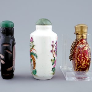 Un lot de 6 tabatières en verre peint et en porcelaine, Chine, 19/20ème — photo 9