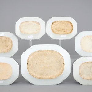 Un lot de 7 plats octagonaux en porcelaine de Chine, 18ème — photo 2