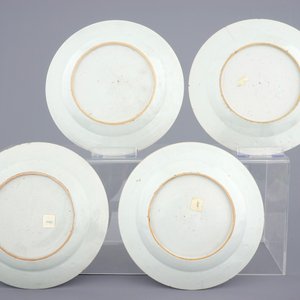 Un lot de 8 assiettes aux paons en porcelaine de Chine famille rose, Qianlong, 18ème — photo 5