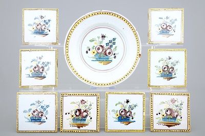 Un lot de 8 carreaux et une assiette aux décors floraux, Courtrai ou Bruxelles, 18ème