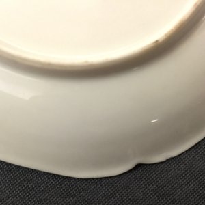 Un lot de 8 tasses et soucoupes en porcelaine de Chine en bleu, blanc et doré, Yongzheng, 1723-1735 — photo 4