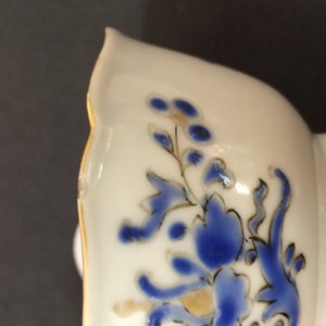 Un lot de 8 tasses et soucoupes en porcelaine de Chine en bleu, blanc et doré, Yongzheng, 1723-1735 — photo 5