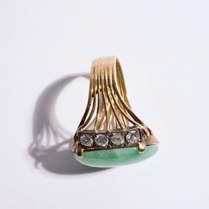 Un lot de bijoux en or 18 carats et jade: un bracelet, une bague et quatre pendentifs, 20ème — photo 6