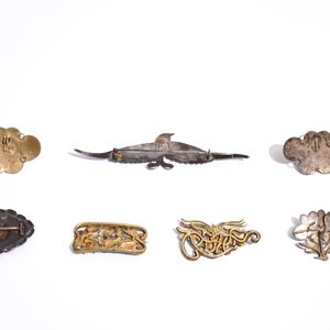 Un lot de broches et épingles en argent et plumes de martin-pêcheur, Chine, 19/20ème — photo 5