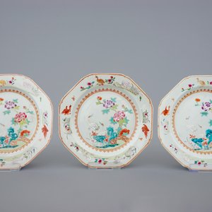 Un lot de six assiettes octagonaux en porcelaine de Chine famille rose aux grues, 18ème — photo 2
