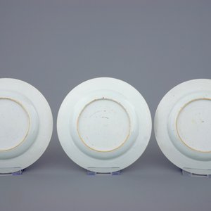 Un lot de six petites assiettes en porcelaine de Chine famille rose aux coqs, 18ème — photo 4