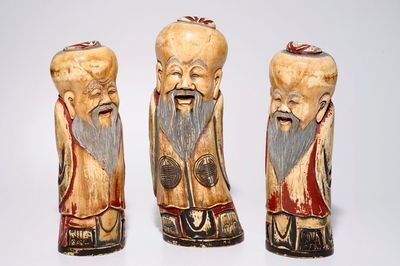 Un lot de trois figures de Shoulao en ivoire sculpté polychrome, début du 20ème