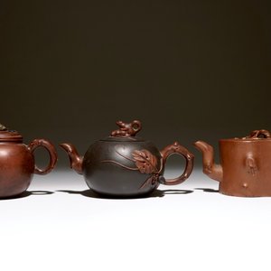 Un lot de trois théières Yixing, Chine, 20ème — photo 2