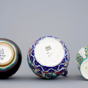 Un lot de trois vases, un en style Iznik, de Charles Catteau pour Boch Kéramis, 1ère moitié du 20ème — photo 6