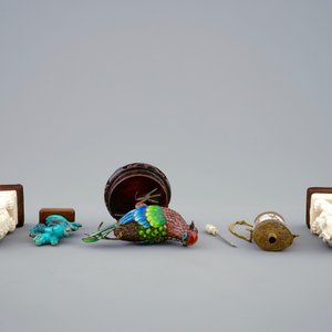 Un lot d'objets divers en ivoire, os, argent doré et turquoise, 19/20ème — photo 6