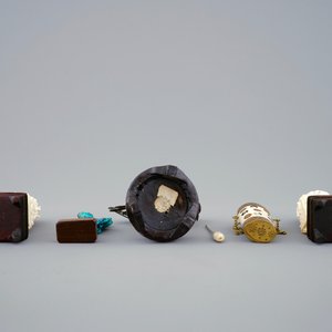 Un lot d'objets divers en ivoire, os, argent doré et turquoise, 19/20ème — photo 8