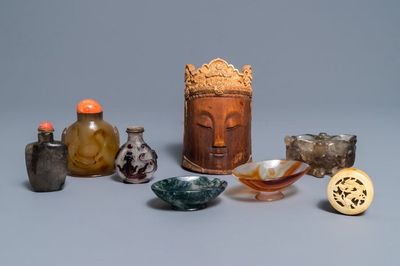 Un lot varié de pièces en ivoire, agate et pierres dures, Chine, 19/20ème