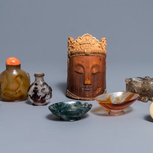 Un lot varié de pièces en ivoire, agate et pierres dures, Chine, 19/20ème — photo 1
