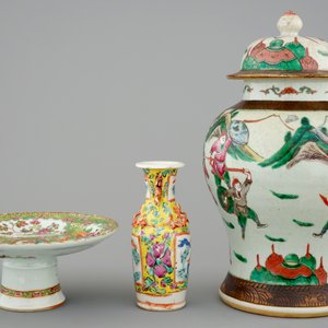 Un lot varié de porcelaine de Chine, incl. un plat Ming, 16/19ème — photo 4