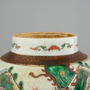 Un lot varié de porcelaine de Chine, incl. un plat Ming, 16/19ème — photo 8
