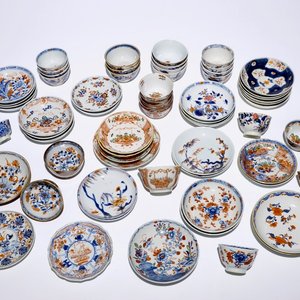 Un lot varié de tasses et soucoupes en porcelaine de Chine famille rose, Imari et Amsterdams bont, 18ème — photo 1
