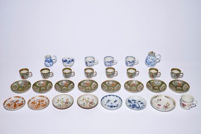 Un lot varié en porcelaine de Chine bleu, blanc et famille rose, 18/19ème