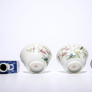 Un lot varié en porcelaine de Chine bleu et blanc et famille rose, Wanli, Kangxi et après — photo 10
