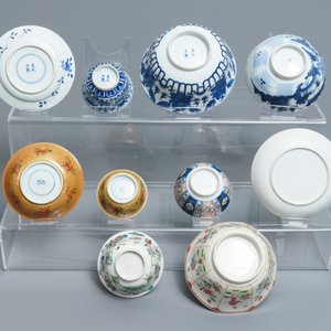 Un lot varié en porcelaine de Chine bleu et blanc, famille rose et verte, Kangxi et après — photo 2