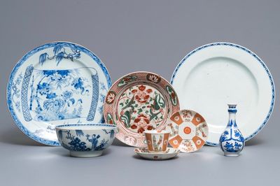 Un lot varié en porcelaine de Chine bleu et blanc, famille verte et Swatow, 16/18ème
