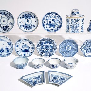 Un lot varié en porcelaine de Chine bleu et blanc, Kangxi/Qianlong — photo 1