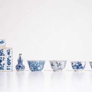 Un lot varié en porcelaine de Chine bleu et blanc, Kangxi/Qianlong — photo 4