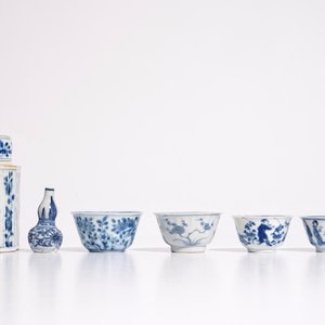 Un lot varié en porcelaine de Chine bleu et blanc, Kangxi/Qianlong — photo 7