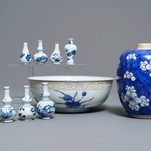 Un lot varié en porcelaine de Chine bleu et blanc, Kangxi — photo 1
