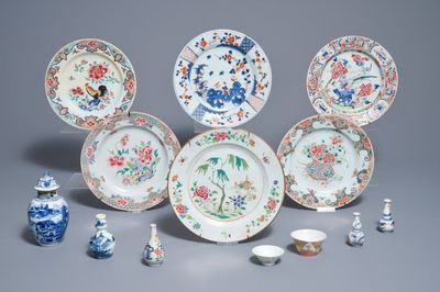 Un lot varié en porcelaine de Chine famille rose, bleu et blanc et de style Imari, 18ème