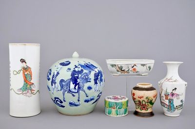 Un lot varié en porcelaine de Chine famille rose et bleu et blanc, 19/20ème
