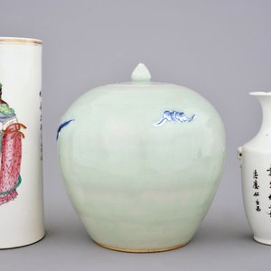 Un lot varié en porcelaine de Chine famille rose et bleu et blanc, 19/20ème — photo 4