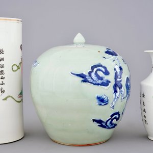 Un lot varié en porcelaine de Chine famille rose et bleu et blanc, 19/20ème — photo 5