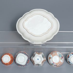 Un lot varié en porcelaine de Chine famille rose et de style Imari, Kangxi/Qianlong — photo 2