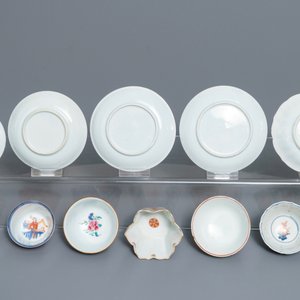 Un lot varié en porcelaine de Chine famille rose et de style Imari, Kangxi/Qianlong — photo 3
