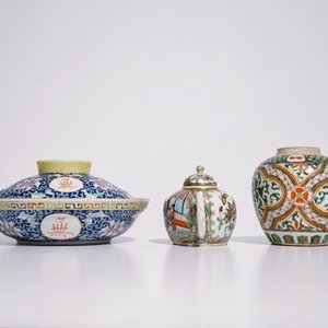 Un lot varié en porcelaine de Chine famille rose, verte et monochrome, 19/20ème — photo 13