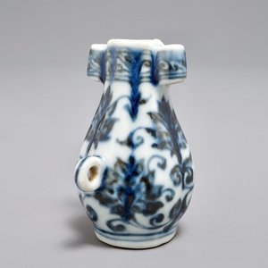 Un mangeoire à oiseau en porcelaine de Chine bleu et blanc, marque de Xuande, Ming ou après — photo 1