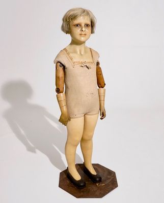 Un mannequin français à tête en cire d'une fille, Pierre Imans, Paris, vers 1920