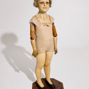 Un mannequin français à tête en cire d'une fille, Pierre Imans, Paris, vers 1920 — photo 1