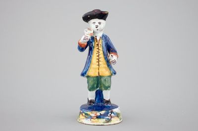 Un marchand de possoins en faïence polychrome de Delft, 18ème