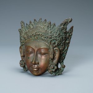 Un masque d'une déesse en bronze, Tibet ou Asie du Sud-Est, 19ème — photo 2