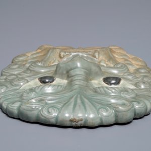 Un masque en porcelaine céladon, Corée, Goryeo ou après — photo 4