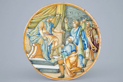 Un médaillon "Istoriato" en majolique italienne d'Urbino, ca. 1560