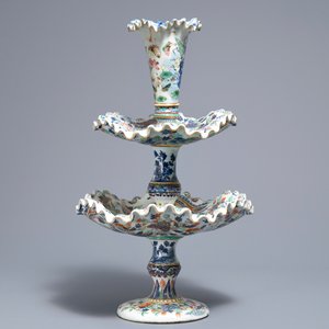Un milieu-de-table épergne en porcelaine de Chine famille rose, 19ème — photo 2