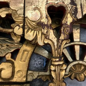 Un mirroir en bois doré et peinture sous verre, Chine, 2ème moitié du 18ème — photo 27