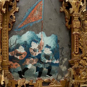 Un mirroir en bois doré et peinture sous verre, Chine, 2ème moitié du 18ème — photo 6