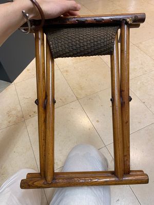 Un mirroir en bois et une chaise pliable, Chine, 19/20ème — photo 18