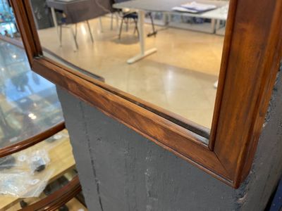 Un mirroir en bois et une chaise pliable, Chine, 19/20ème — photo 4