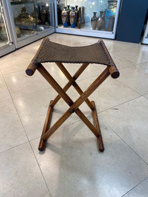 Un mirroir en bois et une chaise pliable, Chine, 19/20ème — photo 8
