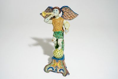 Un modèle allégorique de "La Gloire" en forme d'amour avec trompette dans le style de Delft, prob. France, 19ème