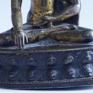 Un modèle de Bouddha assis en bronze doré et un garçon en ivoire sculpté, Chine, 19ème — photo 13